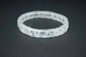 Браслет из горного хрусталя 2к граненый 10*10