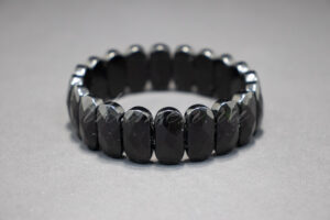 Браслет из оникса черного граненый 20*10