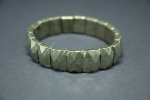 Браслет из пирита 15*11 граненый п/у