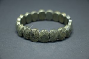 Браслет из пирита граненый 14*10 мм