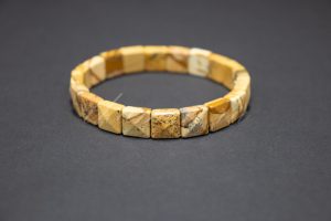 Браслет из яшмы песчаной граненый 10*10 мм
