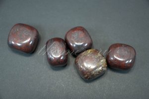 Галтовка из яшмы коричневой 