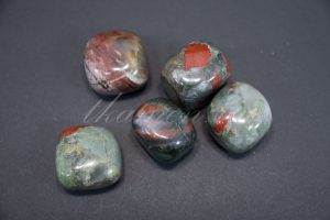 Галтовка из яшмы красная в моховом агате