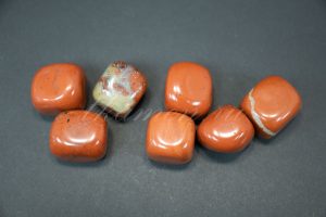 Галтовка из яшмы красной малая